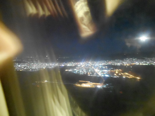 神戸空港と神戸の夜景